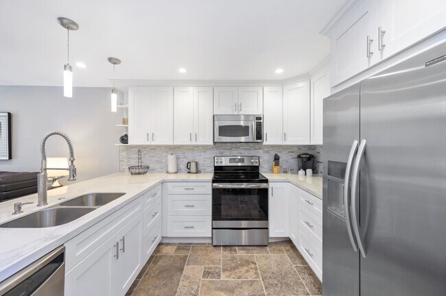 Foto del edificio - 11645 Montana Ave