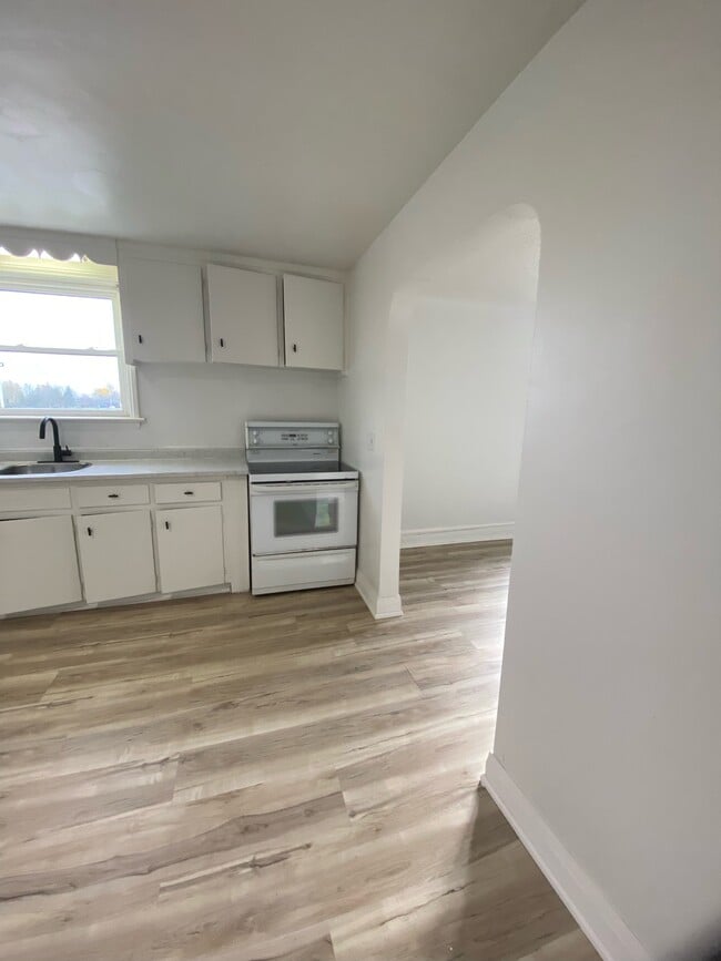 Photo du bâtiment - 1742 Confederation Line