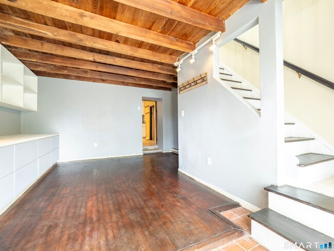 Foto del edificio - 128 Perry Ave