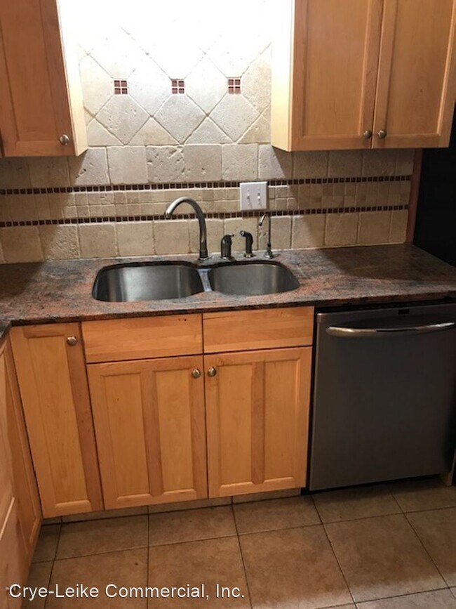 Building Photo - 2 br, 1.5 bath House - 1824 N Hughes St. #10