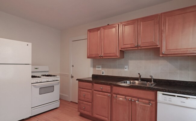 Building Photo - 394 Mount Auburn St