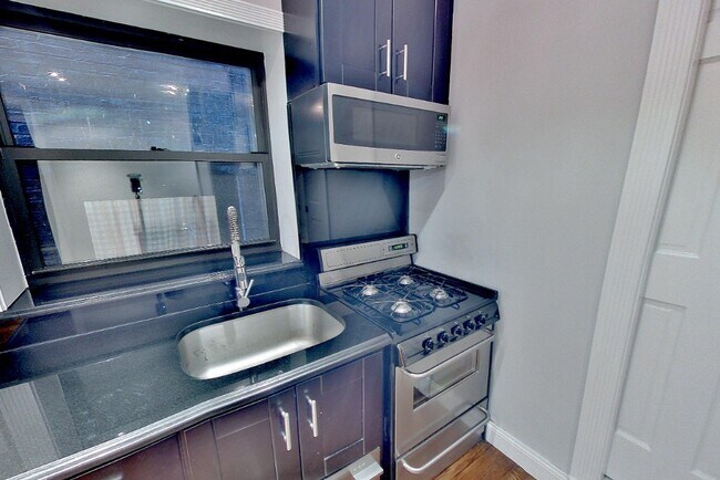 Foto del edificio - 434 W 52nd St