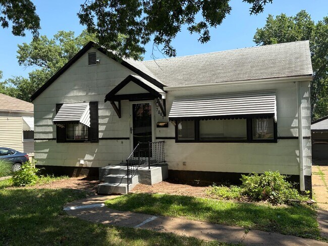 Foto del edificio - 7861 Madison Dr
