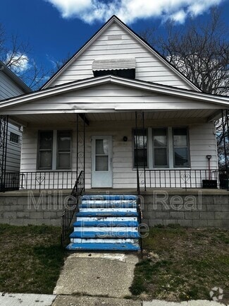 Building Photo - 15251 Maplewood Ave