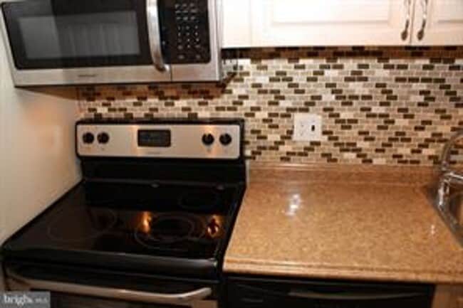 Photo - 3 BEDROOM CONDO WITH BALCONY, ALL UTILITIE...