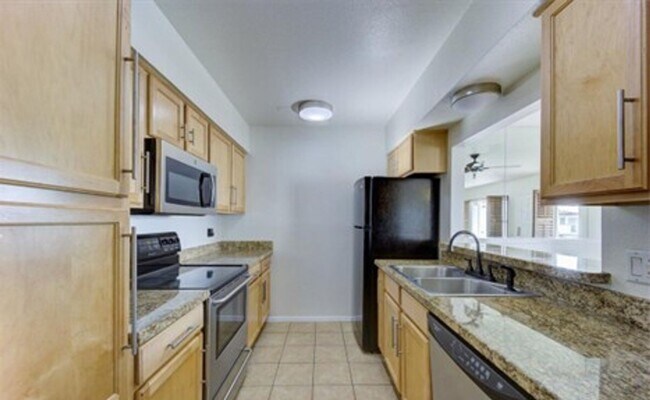 Foto del edificio - 3 Bedrooms | 2 Bathrooms | Washer & Dryer Included - OLD TOWN LITCHFIELD PARK