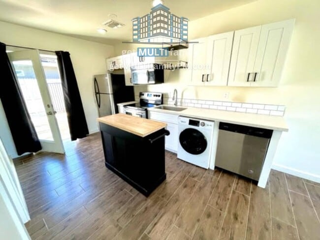 Photo - 1402 E McKinley St Apartment