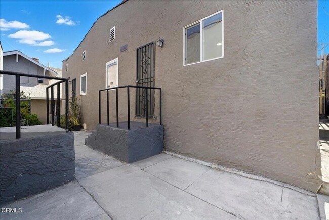 Building Photo - 1488 W Sunset Blvd