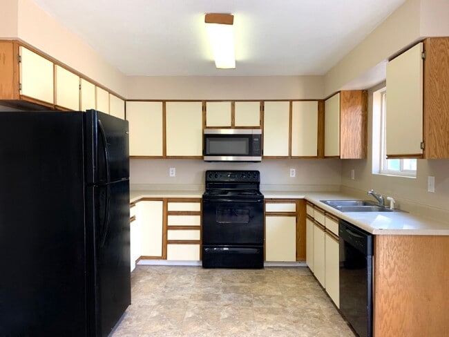 Building Photo - 1700 Erin Ct