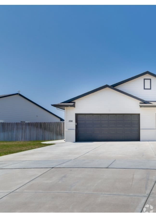 Building Photo - 596 E Martens Ct