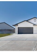 Building Photo - 596 E Martens Ct