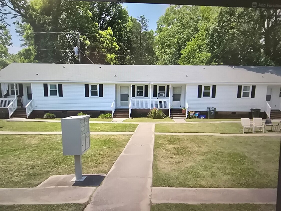 Building Photo - 2 bed 1 bath apt close to 5pts