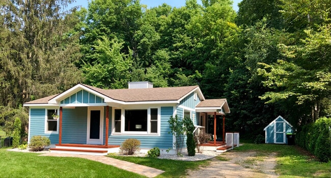 Building Photo - 3925 White Birch Dr