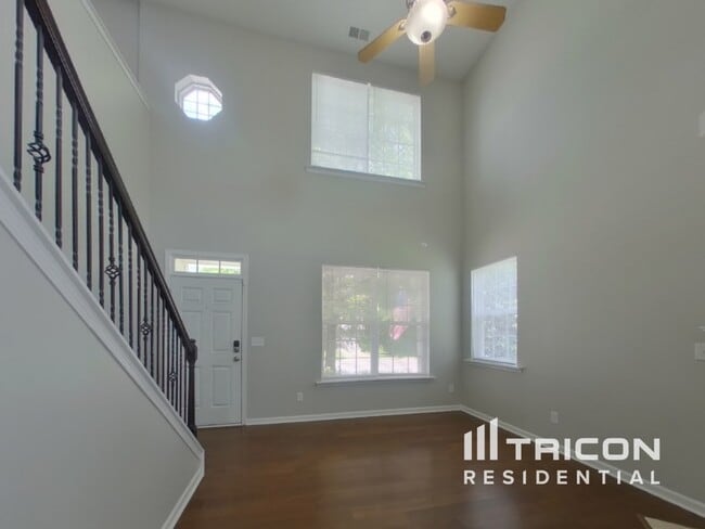 Building Photo - 4715 Abercromby St