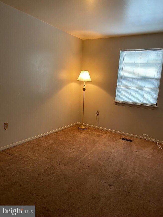 Foto del edificio - 23 Heather Hill Rd