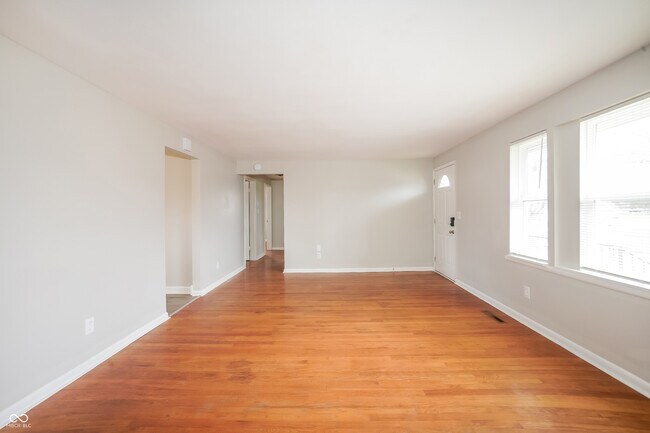Building Photo - 460 W Ellen St
