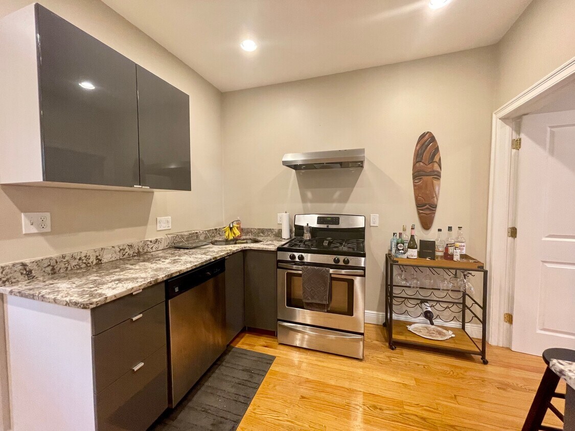 Foto principal - 96 Chelsea St