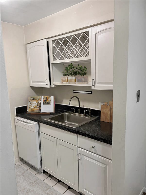 Building Photo - Varsity Management