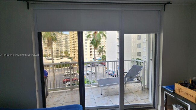 Foto del edificio - 1440 Brickell Bay Dr