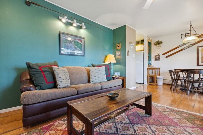 Building Photo - 1 bedroom, 1 bath condo on Whitefish Lake