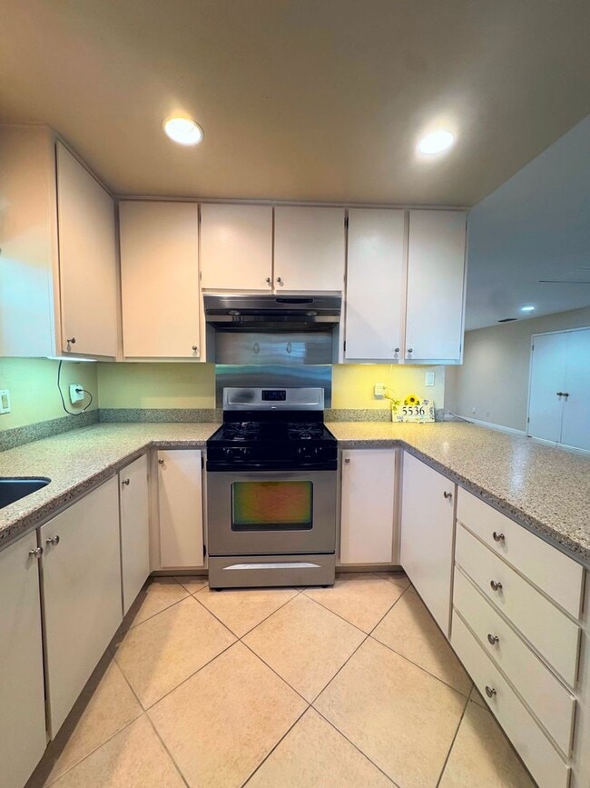 Foto del edificio - 4BR SFR w/ 2-Car Garage, RV Parking & Big Yard in Rocklin