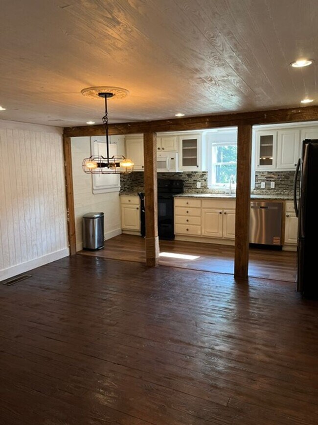 Foto del edificio - 3639 White Sulphur Rd