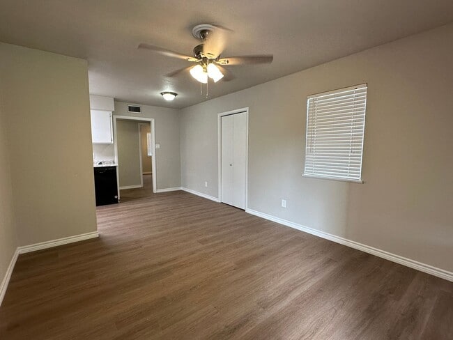 Building Photo - Won't last!