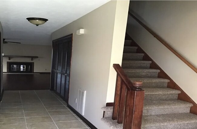 Foto del edificio - 1336 N Forest Dr