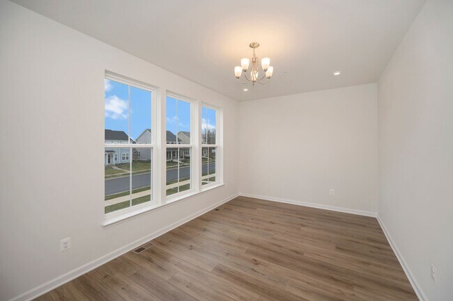 Foto del edificio - Close to everything!  Skyline at Embrey Mill!  Brand New Live and Work Townhomes.