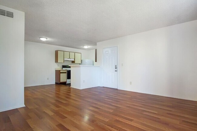 Building Photo - Condo in Kissimmee now available!
