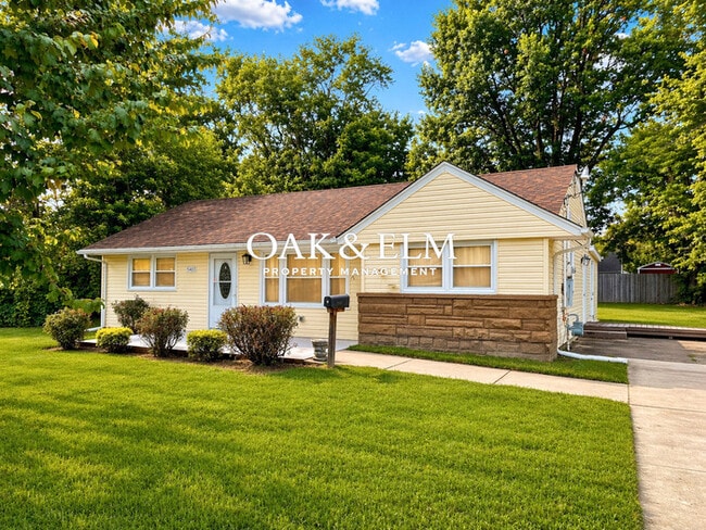 Welcome to this beautifully updated 4 bedrooms, 2 full bath, 1400 Square feet home - Welcome to this beautifully updated 4 bedrooms, 2 full bath, 1400 Square feet home