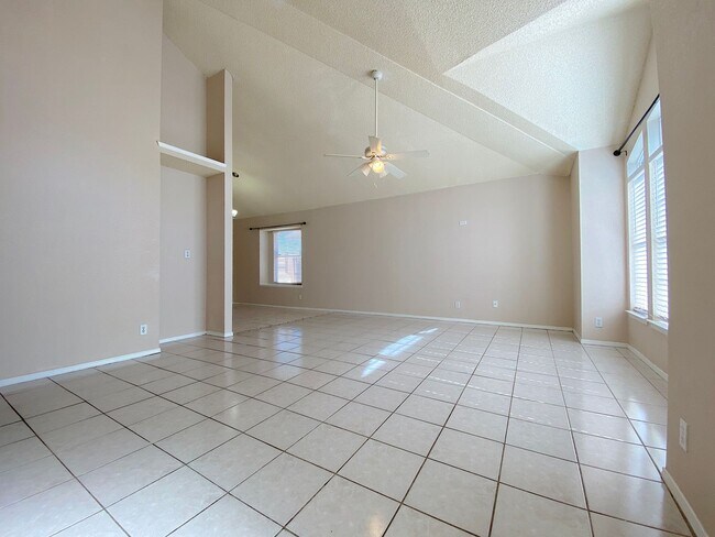 Foto del edificio - Northeast El Paso 4 bed with Refrig A/C