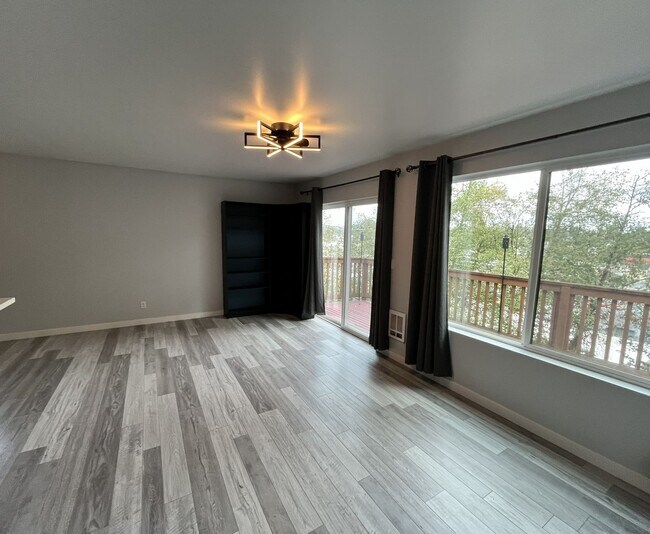 Foto del edificio - 3 Bedroom Home in Bremerton
