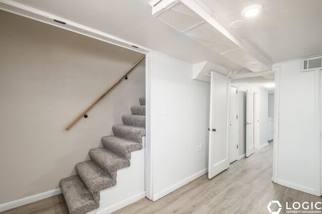 Building Photo - 761 700 W