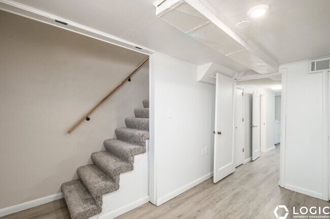 Foto del edificio - 761 700 W