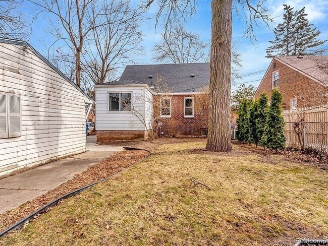 Building Photo - 8651 Hazelton St