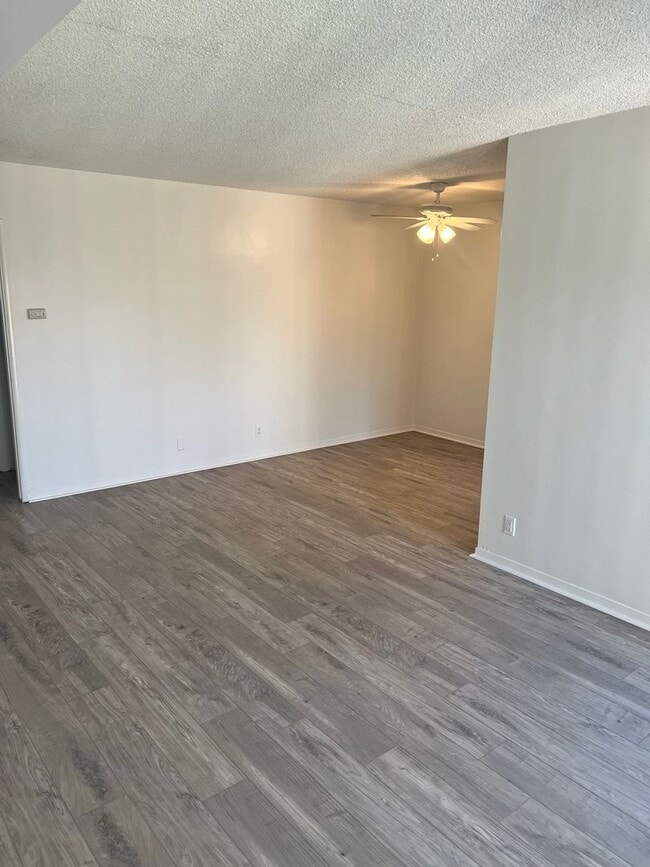 Foto del edificio - Second-floor 1-bedroom apartment in Whittier.