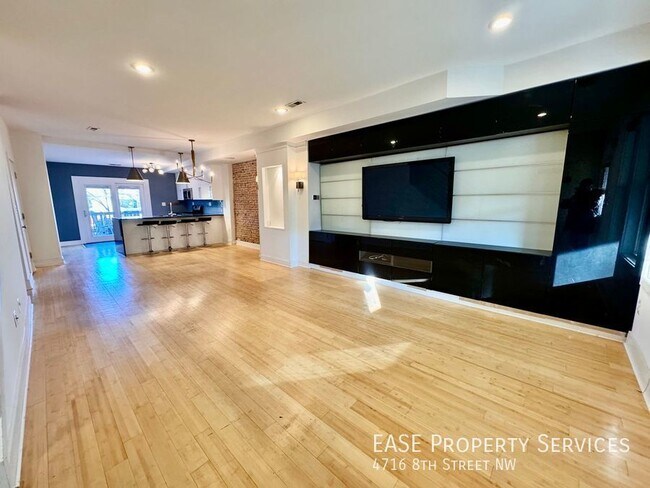 Building Photo - 4716 8th St NW