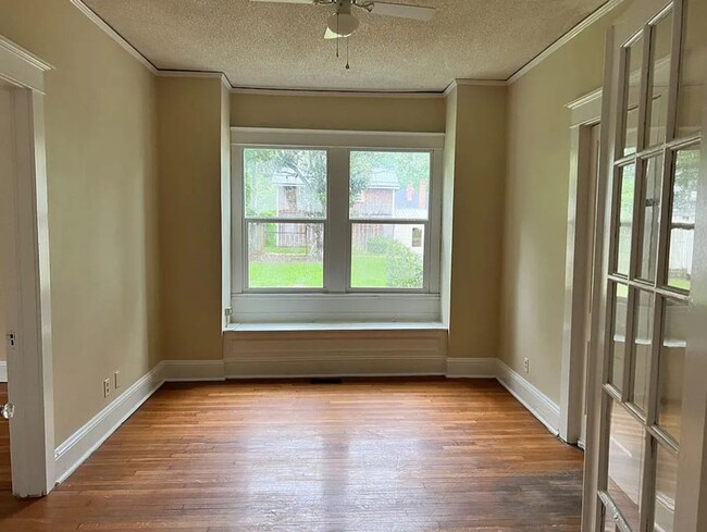 Building Photo - 921 W 2nd Ave