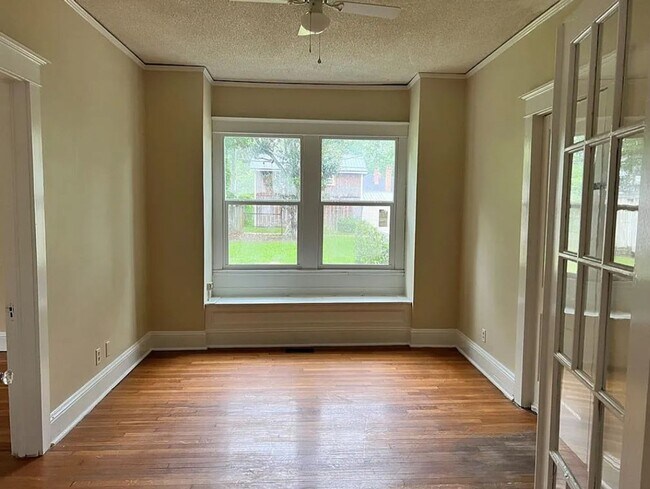 Foto del edificio - 921 W 2nd Ave