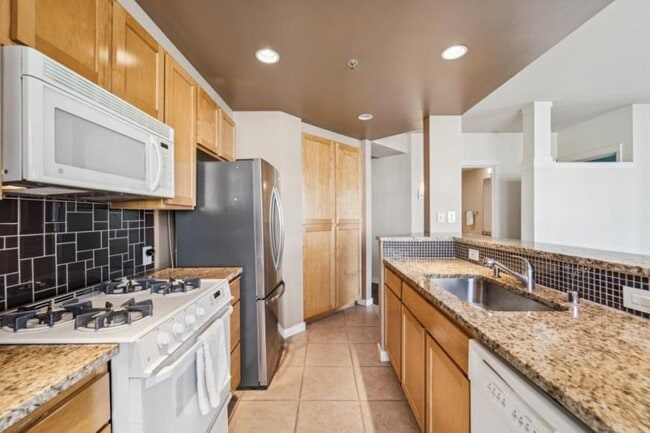 Building Photo - 1 bedroom in Seattle WA 98121