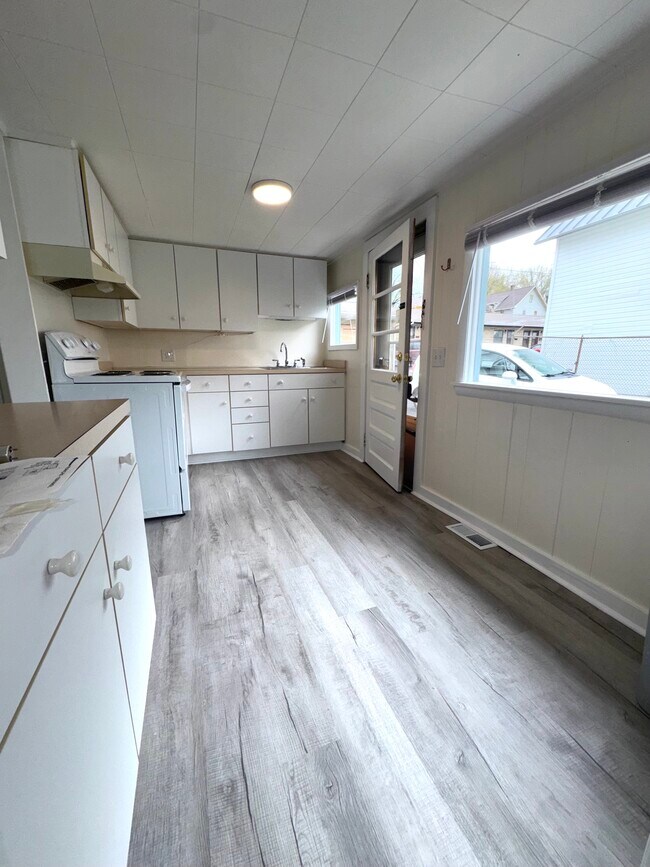 Foto del edificio - 567 N Walnut St