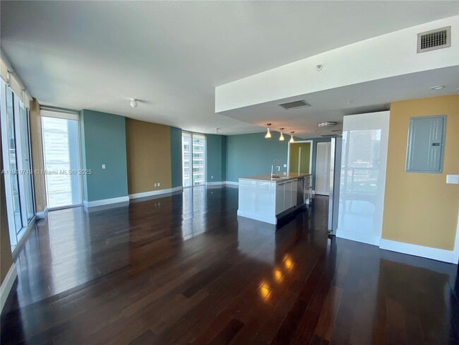 Foto del edificio - 185 SW 7th St