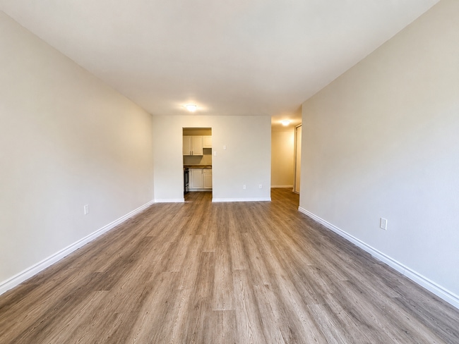 Building Photo - 455 Sandys St
