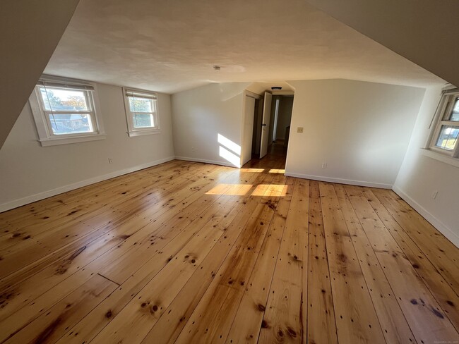 Building Photo - 9 Essex Rd