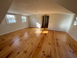 Building Photo - 9 Essex Rd