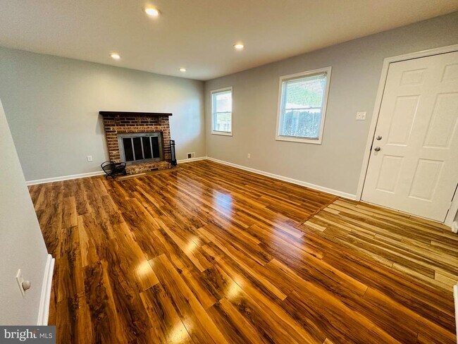 Foto del edificio - 319 Canterbury Ct