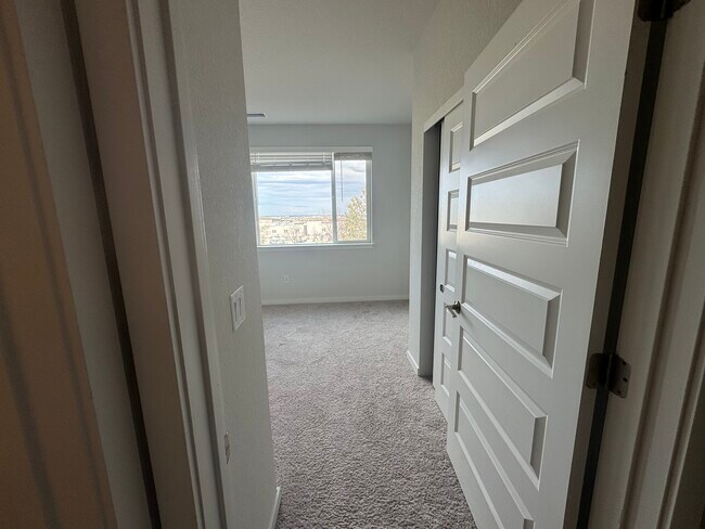 Foto del edificio - 487 Interlocken Blvd