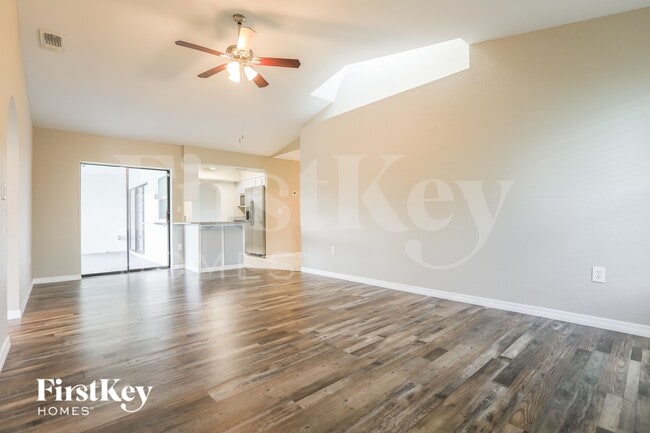 Foto del edificio - 23502 Shelby Ave