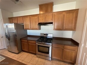 Building Photo - 31 Hudson Canyon St